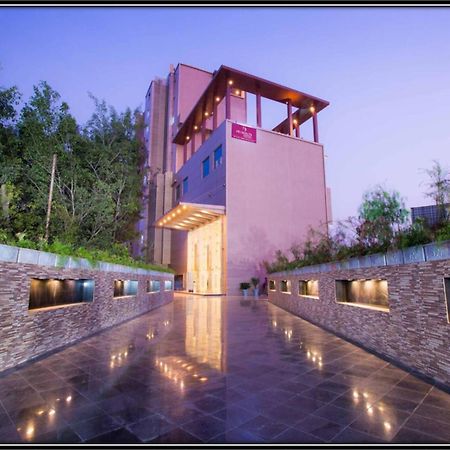 Regenta Central Grand Exotica Pimpri-Chinchwad Екстериор снимка