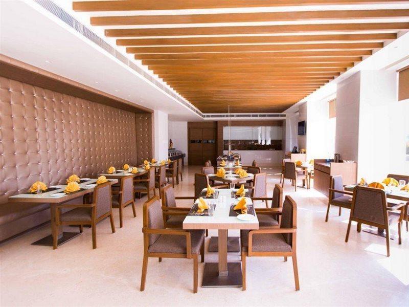 Regenta Central Grand Exotica Pimpri-Chinchwad Екстериор снимка