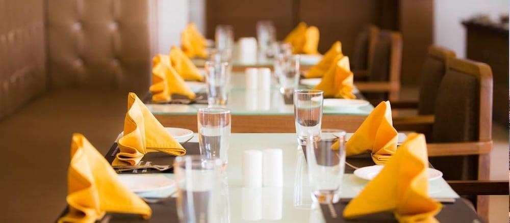 Regenta Central Grand Exotica Pimpri-Chinchwad Екстериор снимка