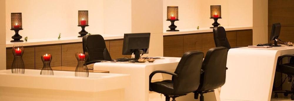 Regenta Central Grand Exotica Pimpri-Chinchwad Екстериор снимка