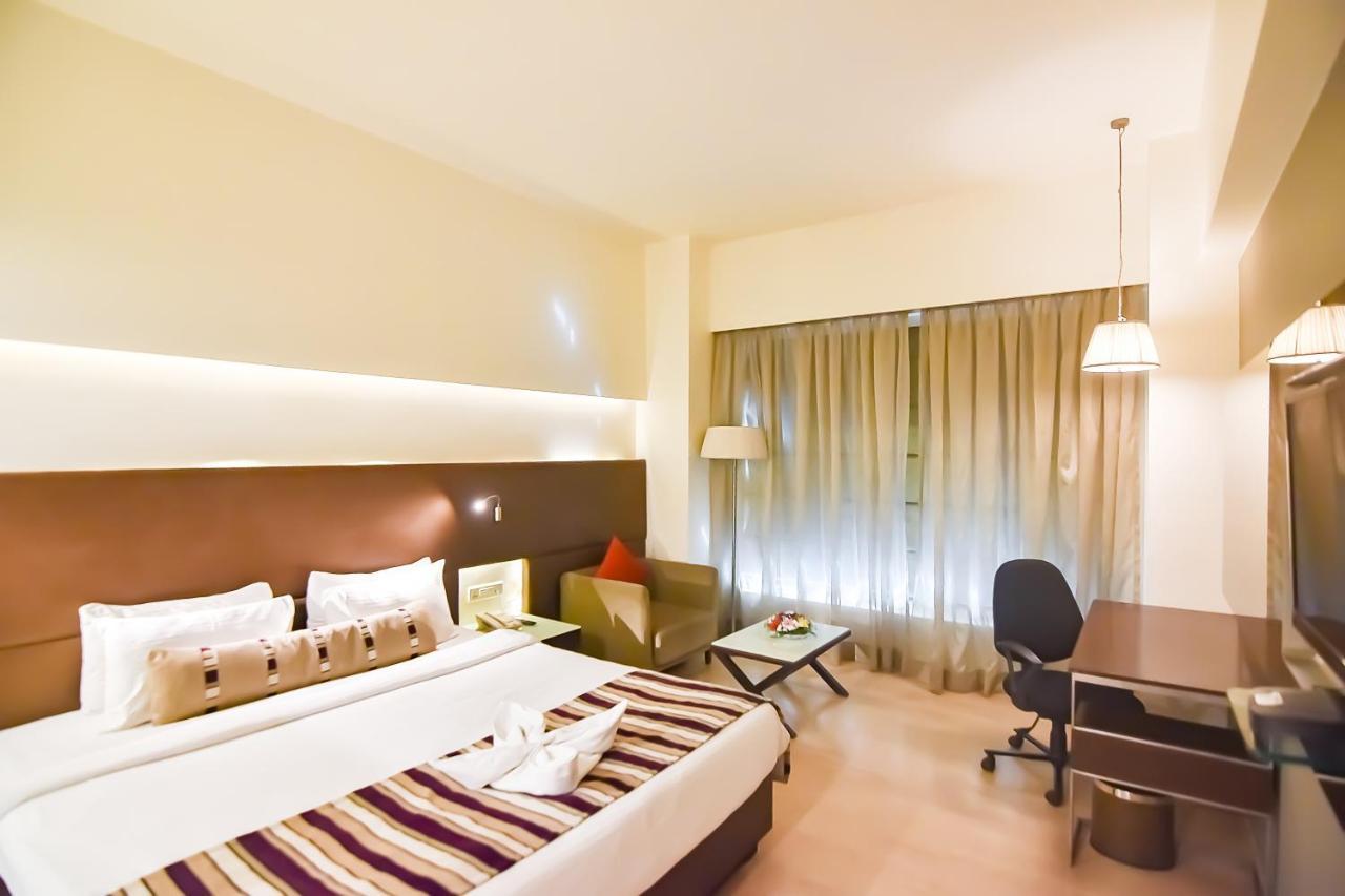 Regenta Central Grand Exotica Pimpri-Chinchwad Екстериор снимка