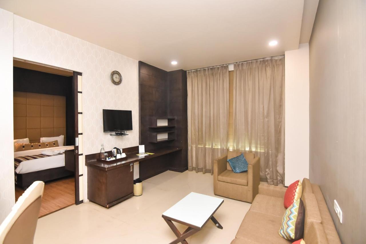 Regenta Central Grand Exotica Pimpri-Chinchwad Екстериор снимка