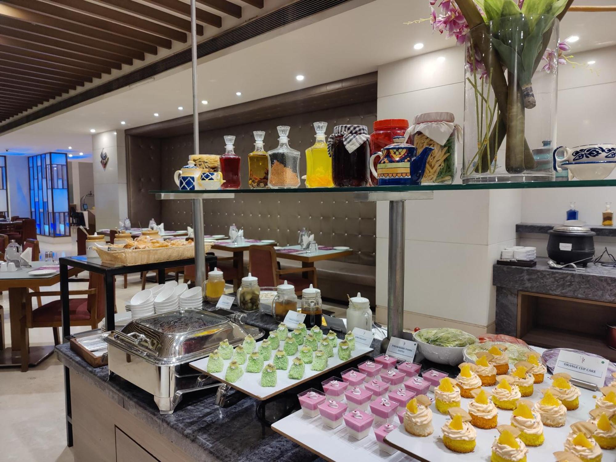 Regenta Central Grand Exotica Pimpri-Chinchwad Екстериор снимка