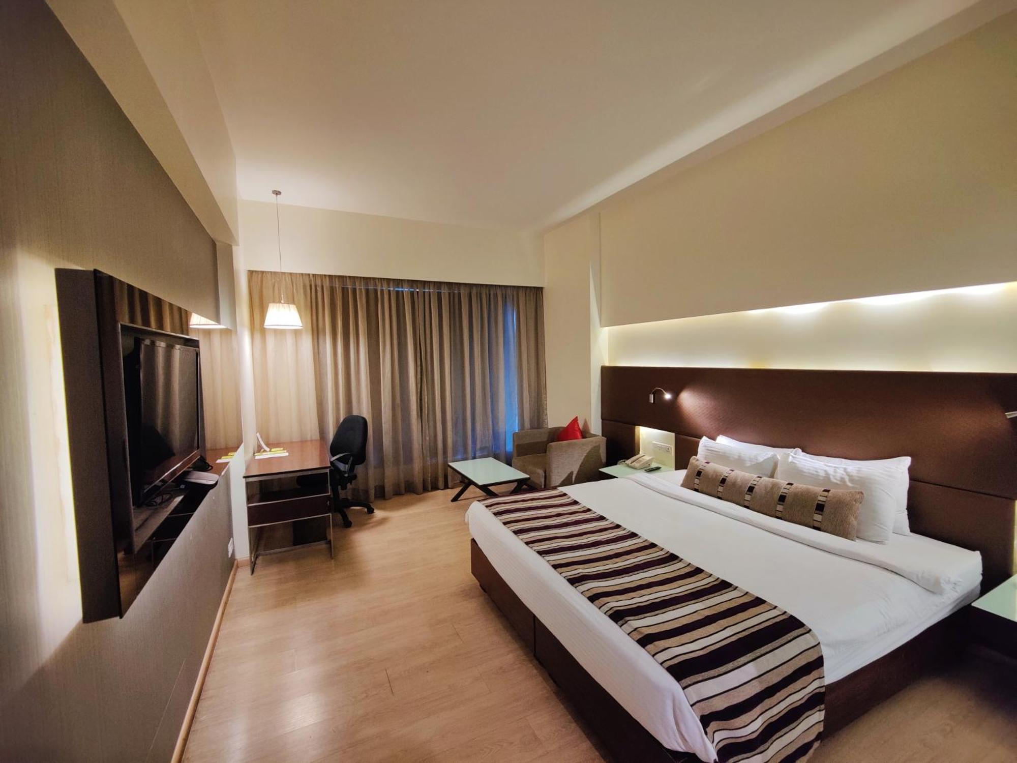 Regenta Central Grand Exotica Pimpri-Chinchwad Екстериор снимка