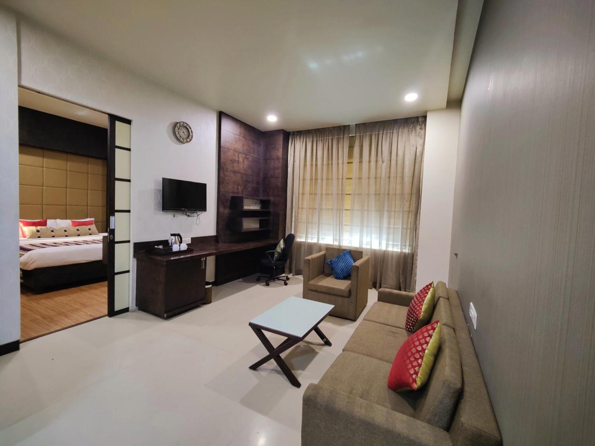 Regenta Central Grand Exotica Pimpri-Chinchwad Екстериор снимка
