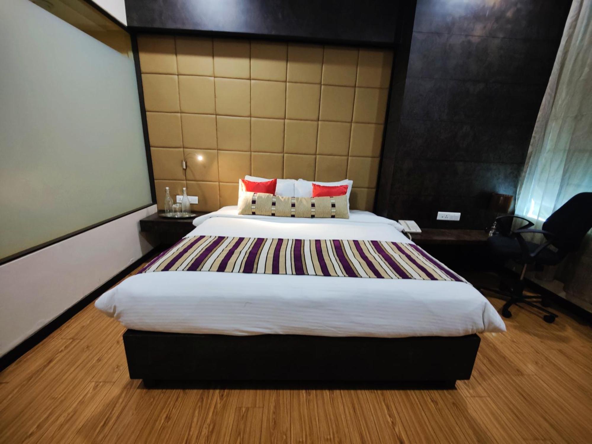 Regenta Central Grand Exotica Pimpri-Chinchwad Екстериор снимка