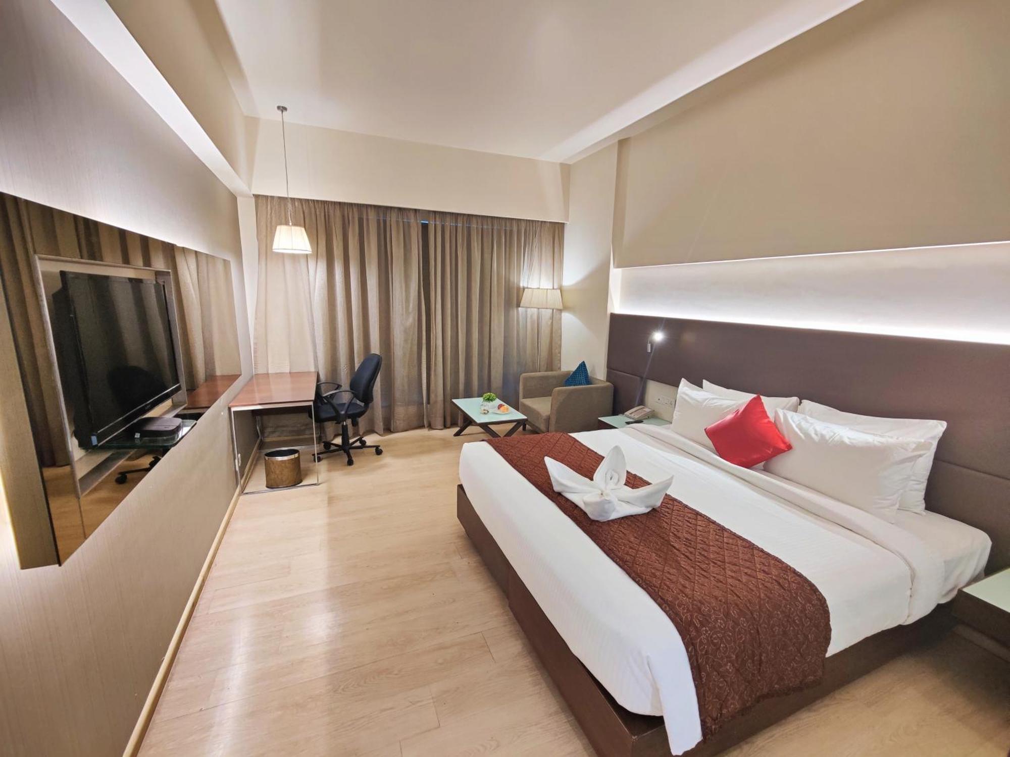 Regenta Central Grand Exotica Pimpri-Chinchwad Екстериор снимка