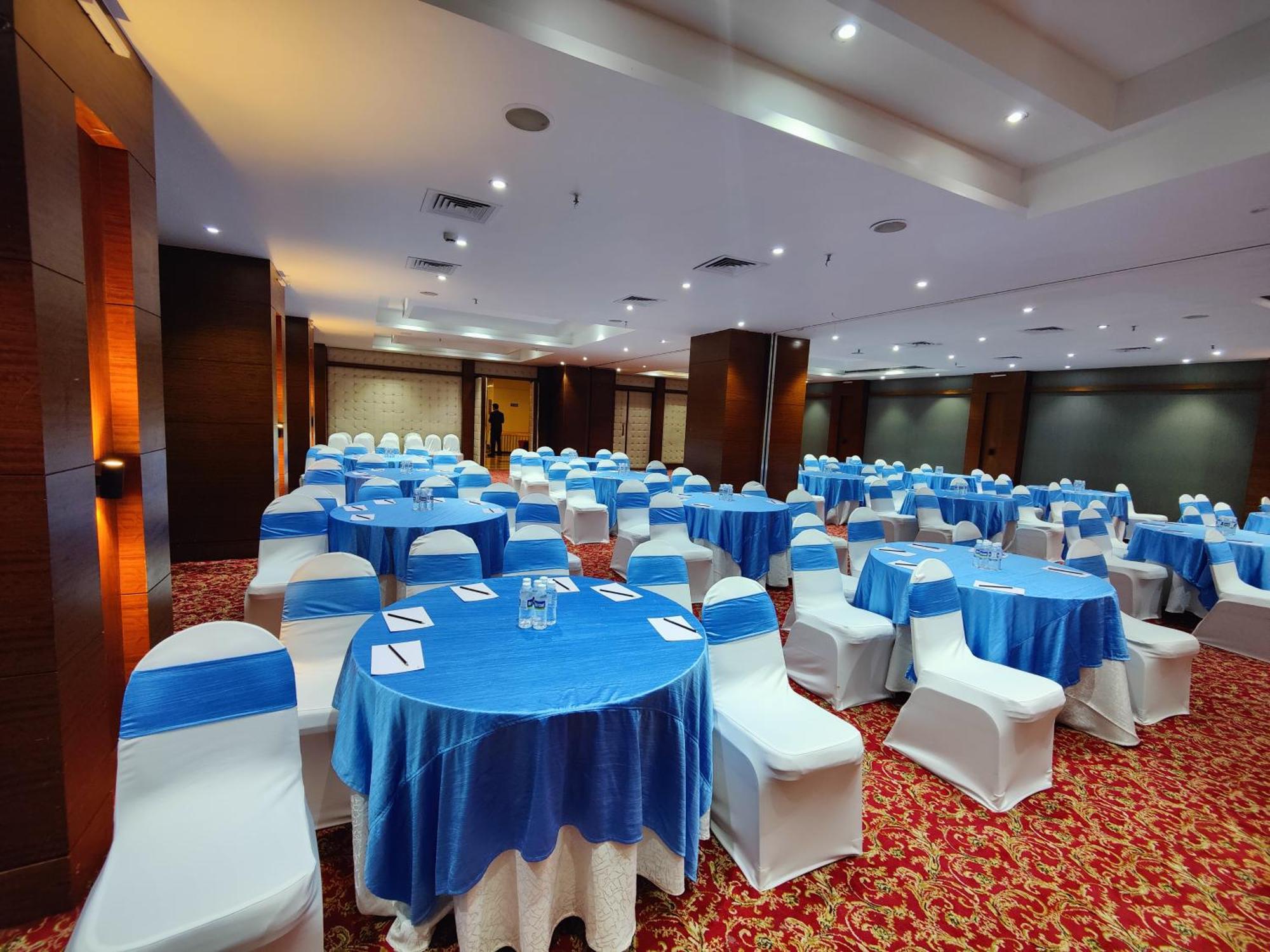 Regenta Central Grand Exotica Pimpri-Chinchwad Екстериор снимка