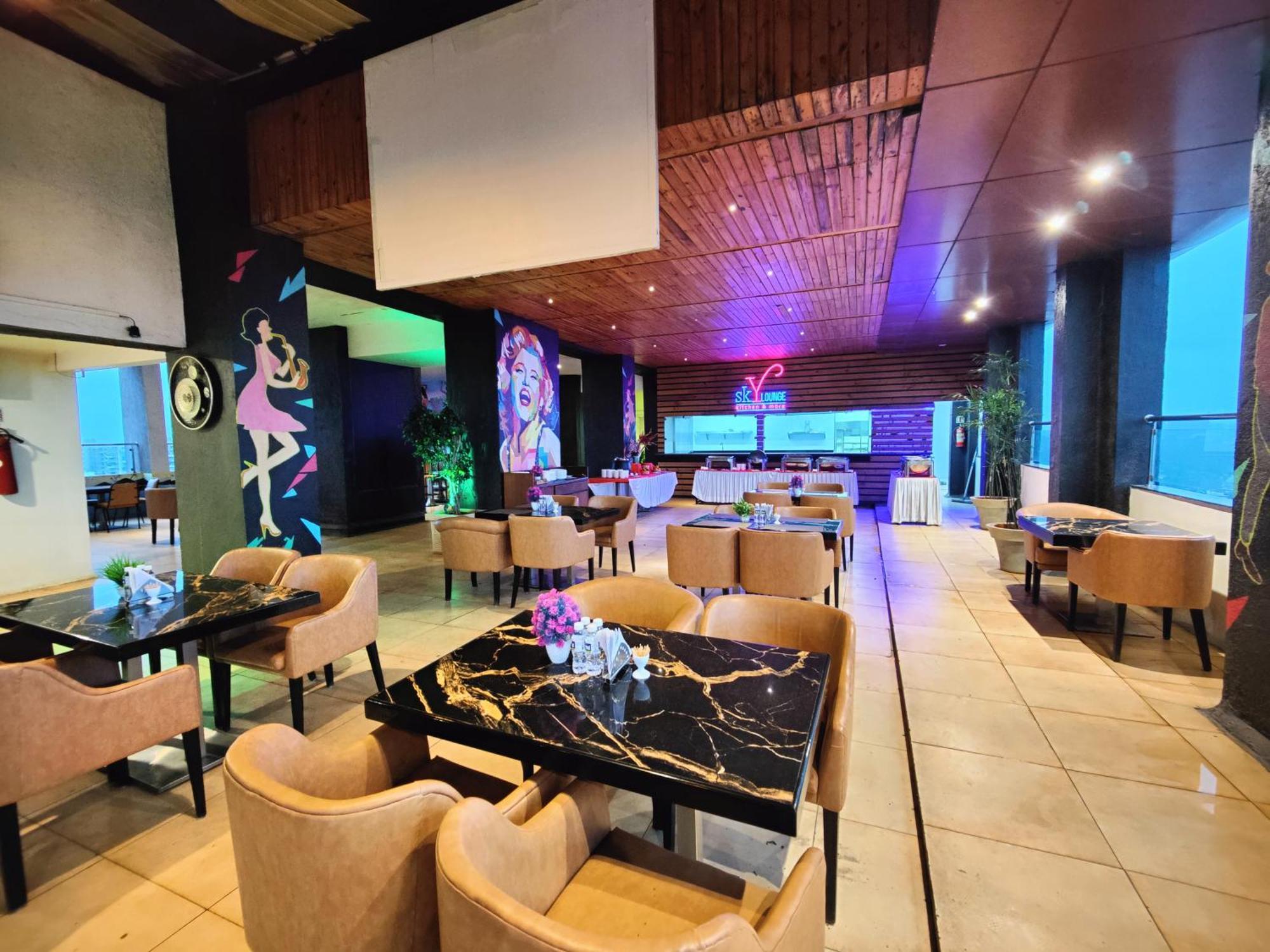 Regenta Central Grand Exotica Pimpri-Chinchwad Екстериор снимка