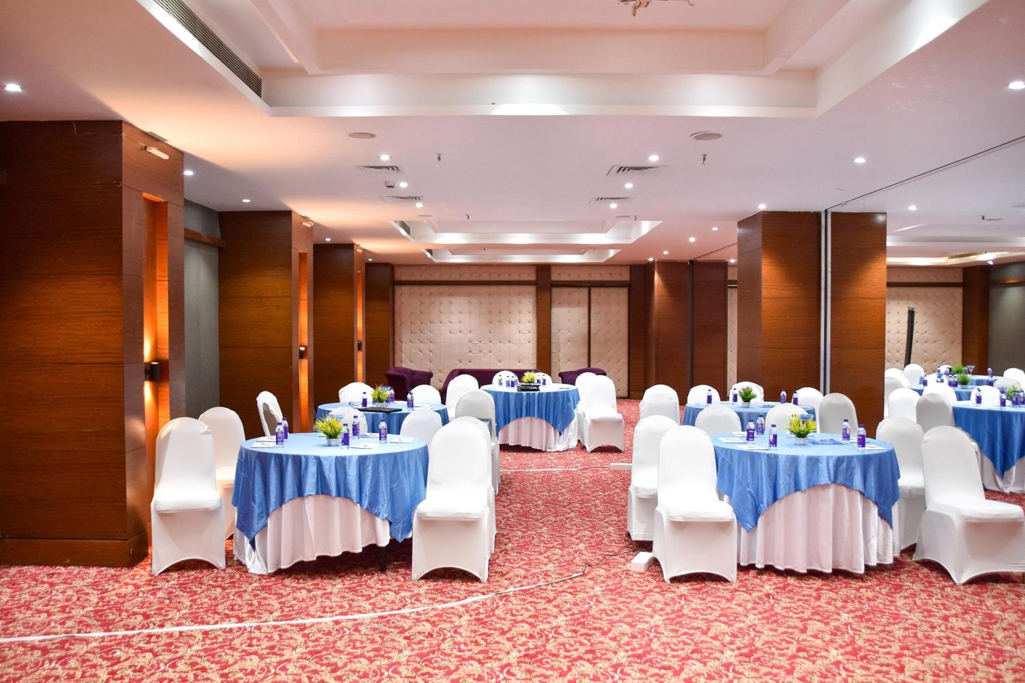 Regenta Central Grand Exotica Pimpri-Chinchwad Екстериор снимка