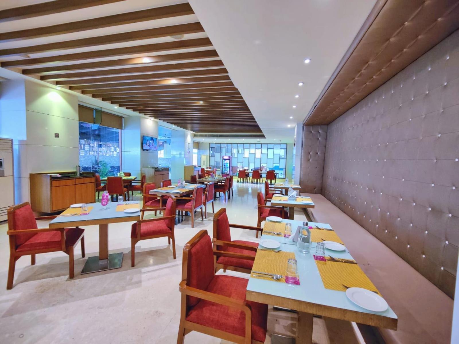 Regenta Central Grand Exotica Pimpri-Chinchwad Екстериор снимка