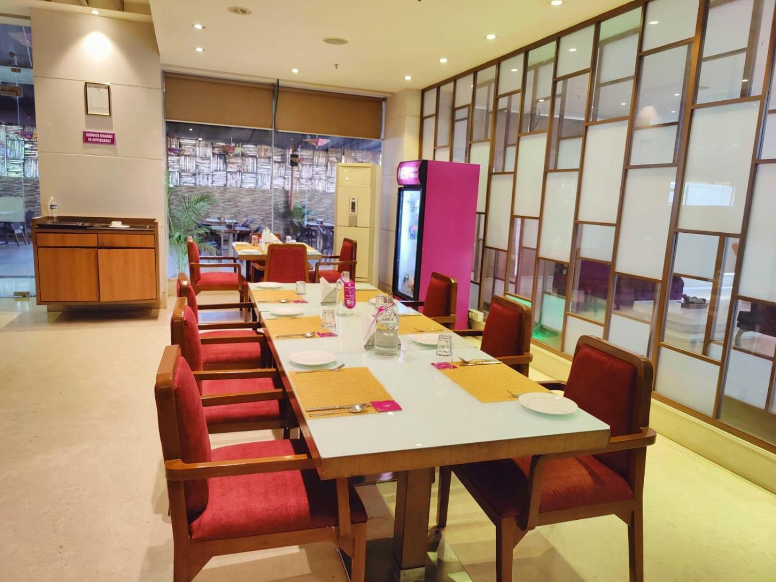 Regenta Central Grand Exotica Pimpri-Chinchwad Екстериор снимка