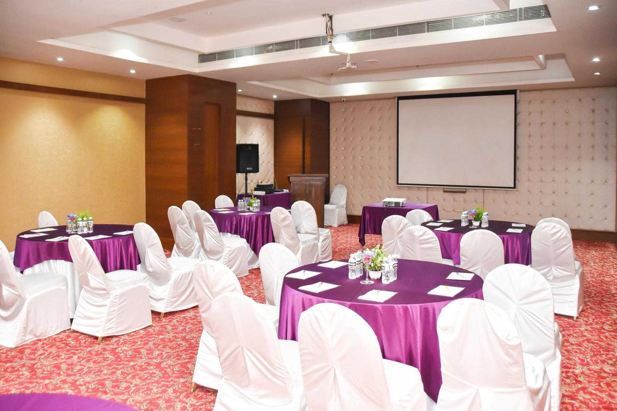 Regenta Central Grand Exotica Pimpri-Chinchwad Екстериор снимка