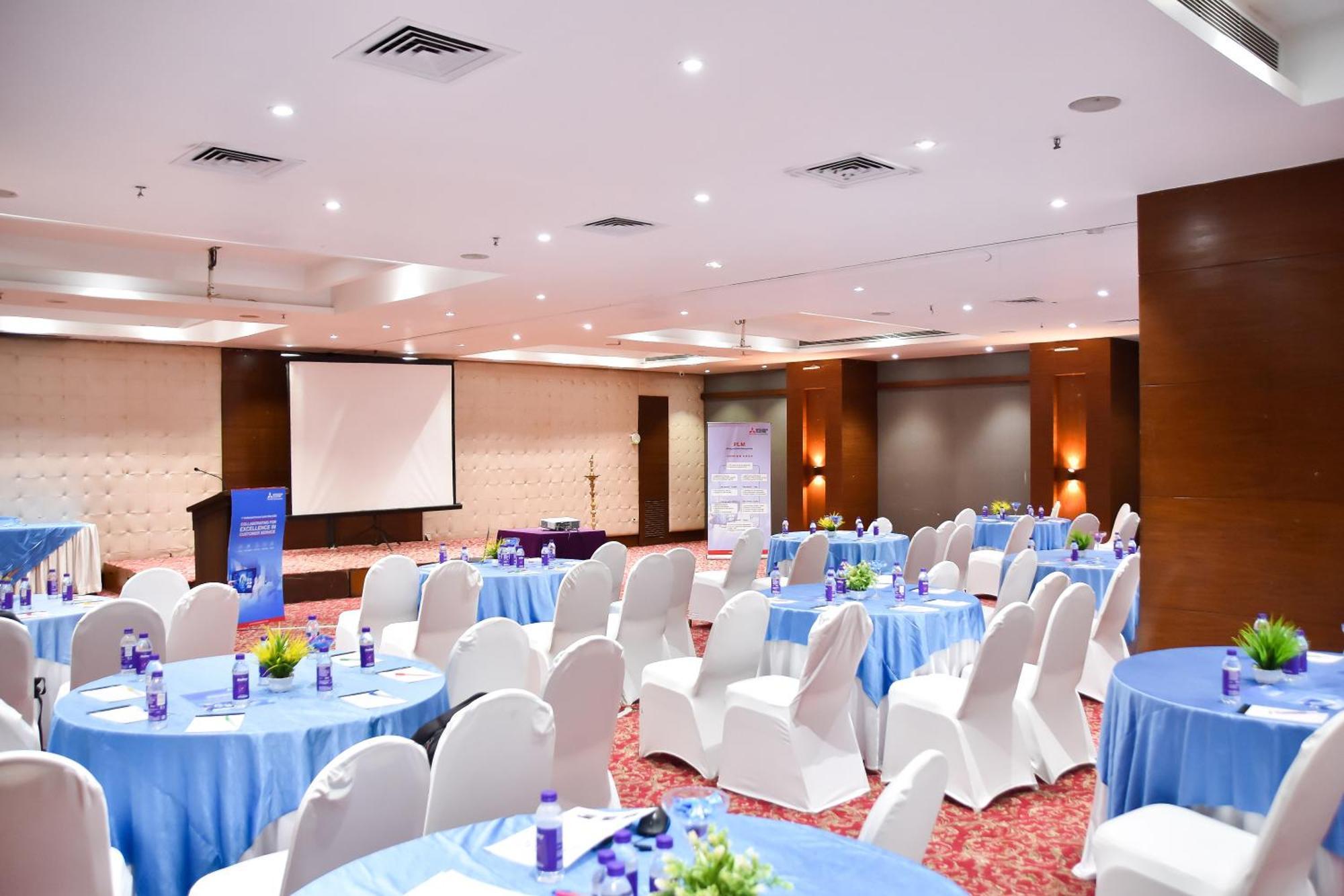 Regenta Central Grand Exotica Pimpri-Chinchwad Екстериор снимка