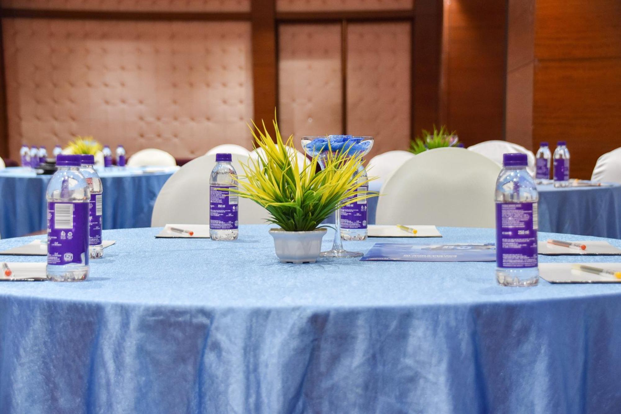 Regenta Central Grand Exotica Pimpri-Chinchwad Екстериор снимка