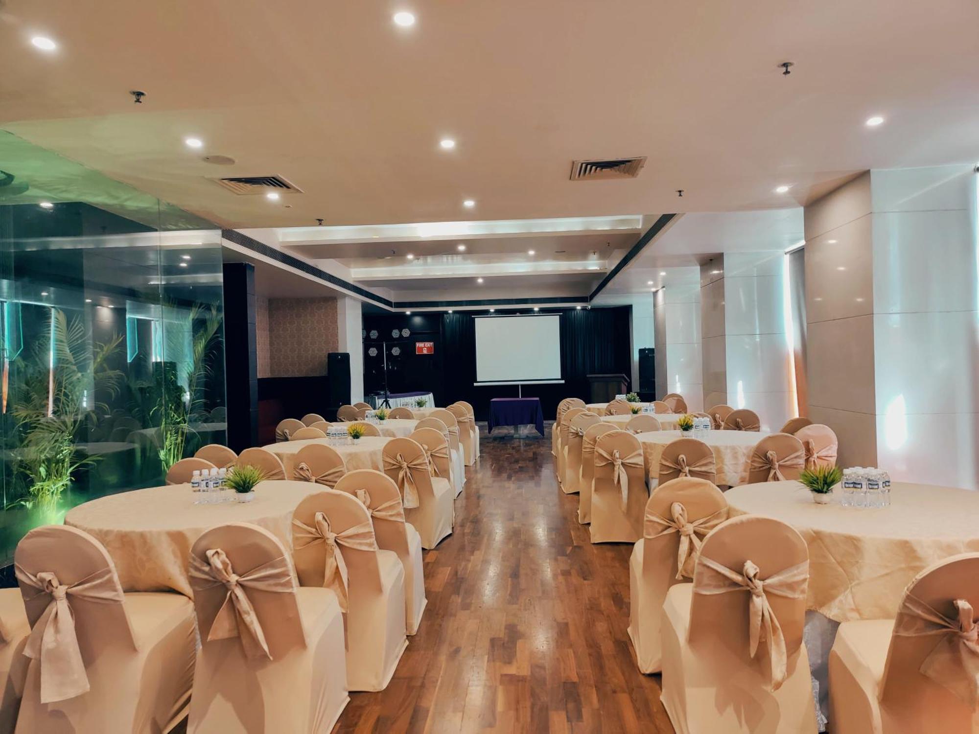 Regenta Central Grand Exotica Pimpri-Chinchwad Екстериор снимка
