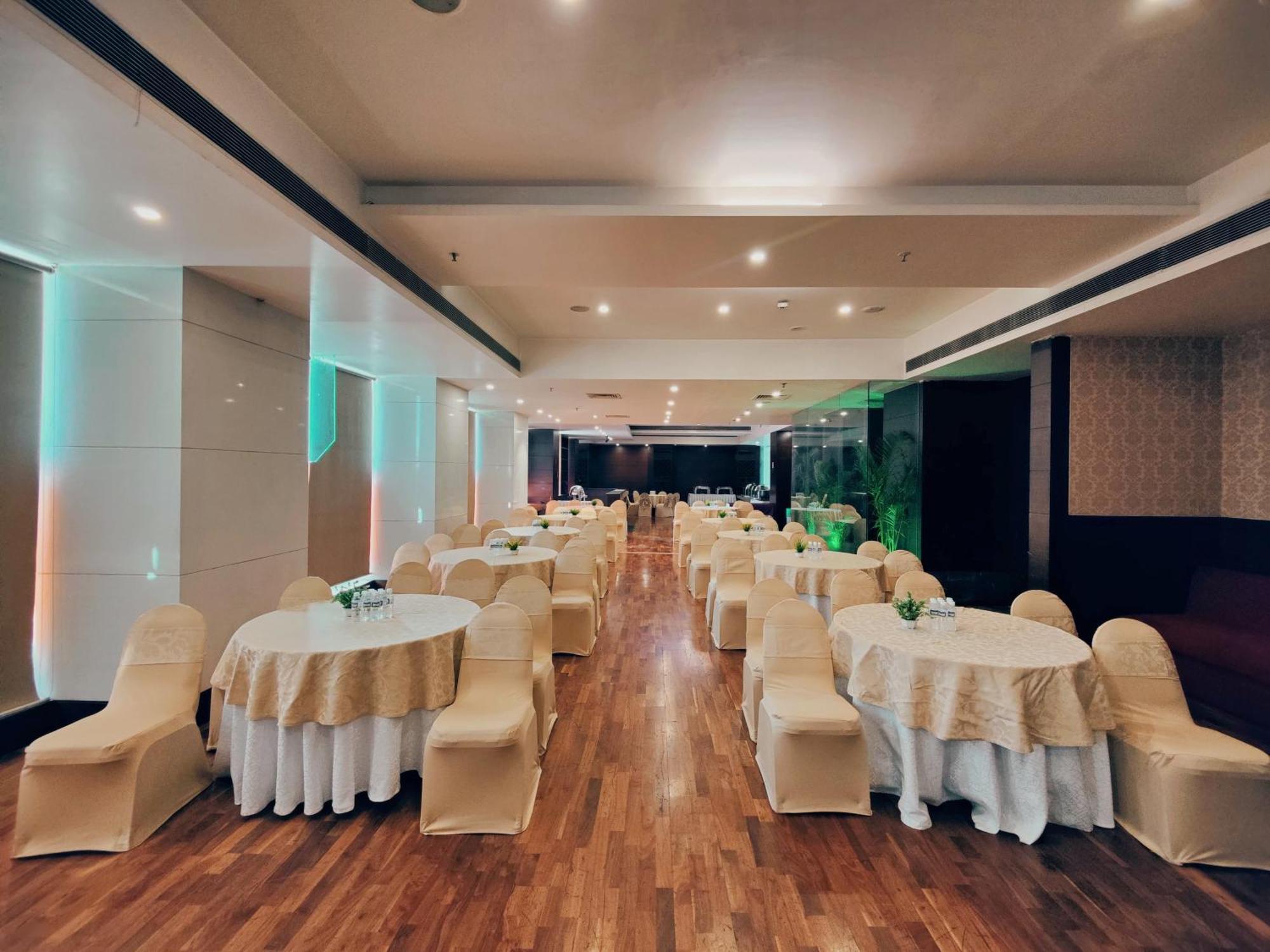 Regenta Central Grand Exotica Pimpri-Chinchwad Екстериор снимка
