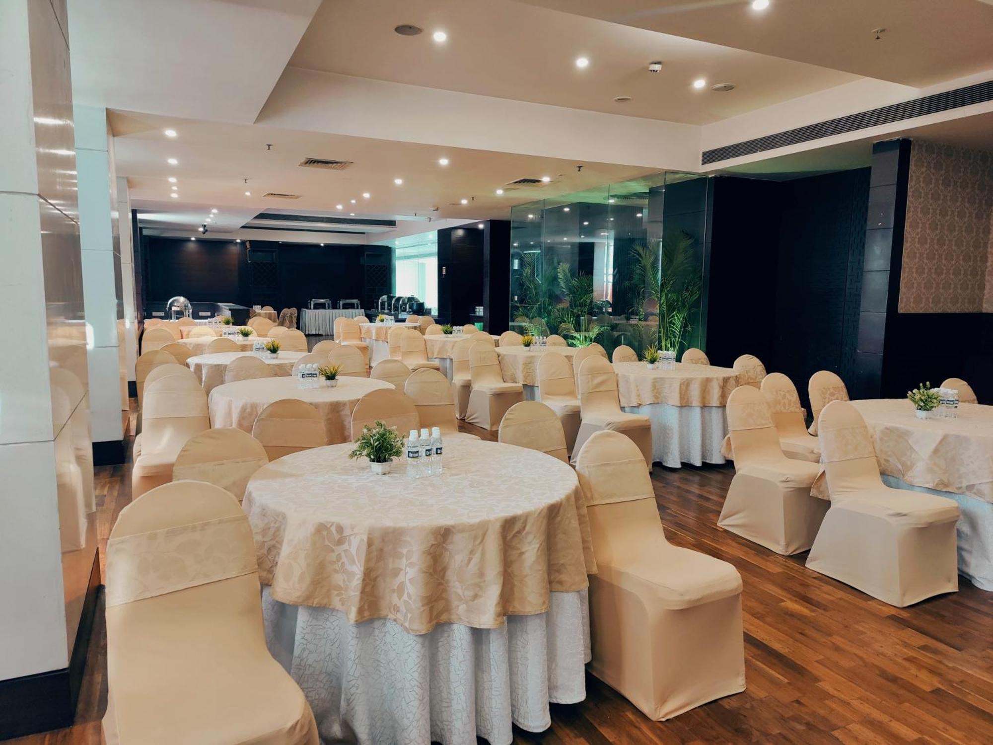 Regenta Central Grand Exotica Pimpri-Chinchwad Екстериор снимка