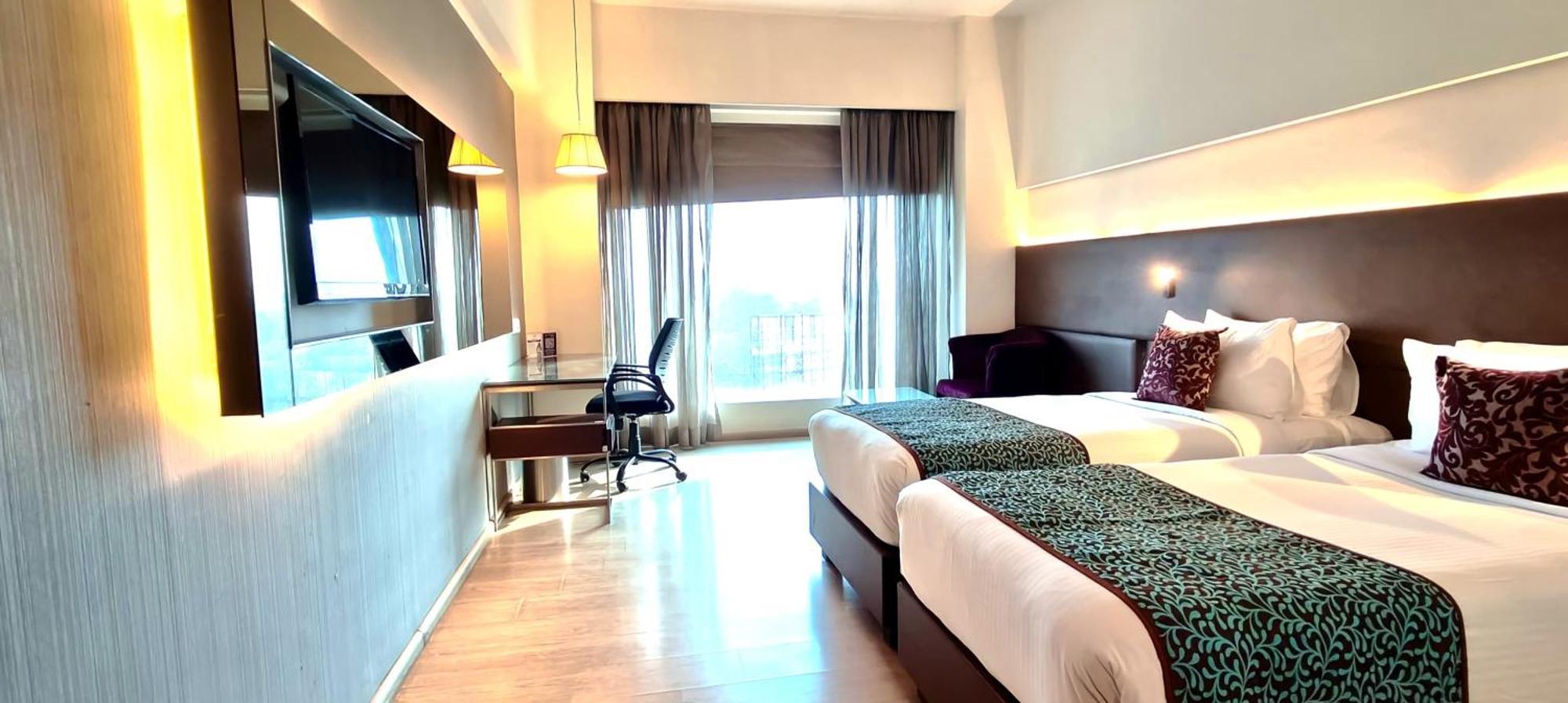 Regenta Central Grand Exotica Pimpri-Chinchwad Екстериор снимка