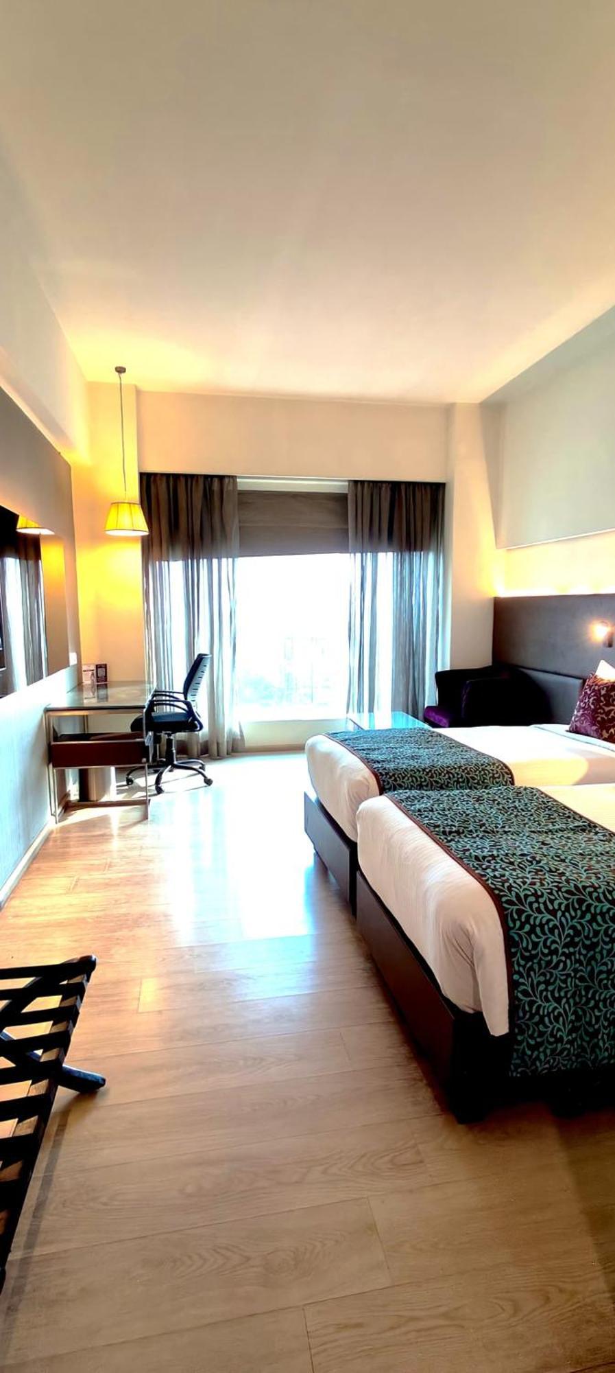 Regenta Central Grand Exotica Pimpri-Chinchwad Екстериор снимка